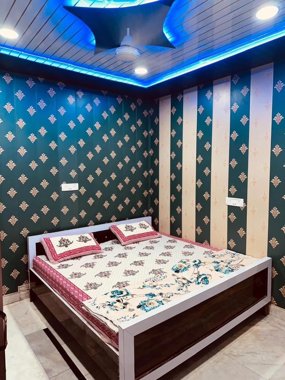 Hotel Raju Homestay Ayodhya 150 Meters From Shree Ram Janmbhoomi Temple 200 Meters From Ayodhya Dham Railway Station Exterior foto
