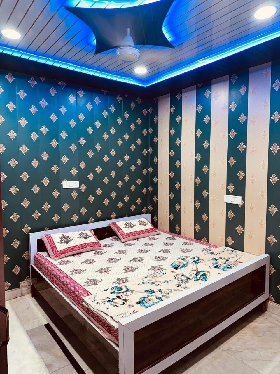 Hotel Raju Homestay Ayodhya 150 Meters From Shree Ram Janmbhoomi Temple 200 Meters From Ayodhya Dham Railway Station Exterior foto