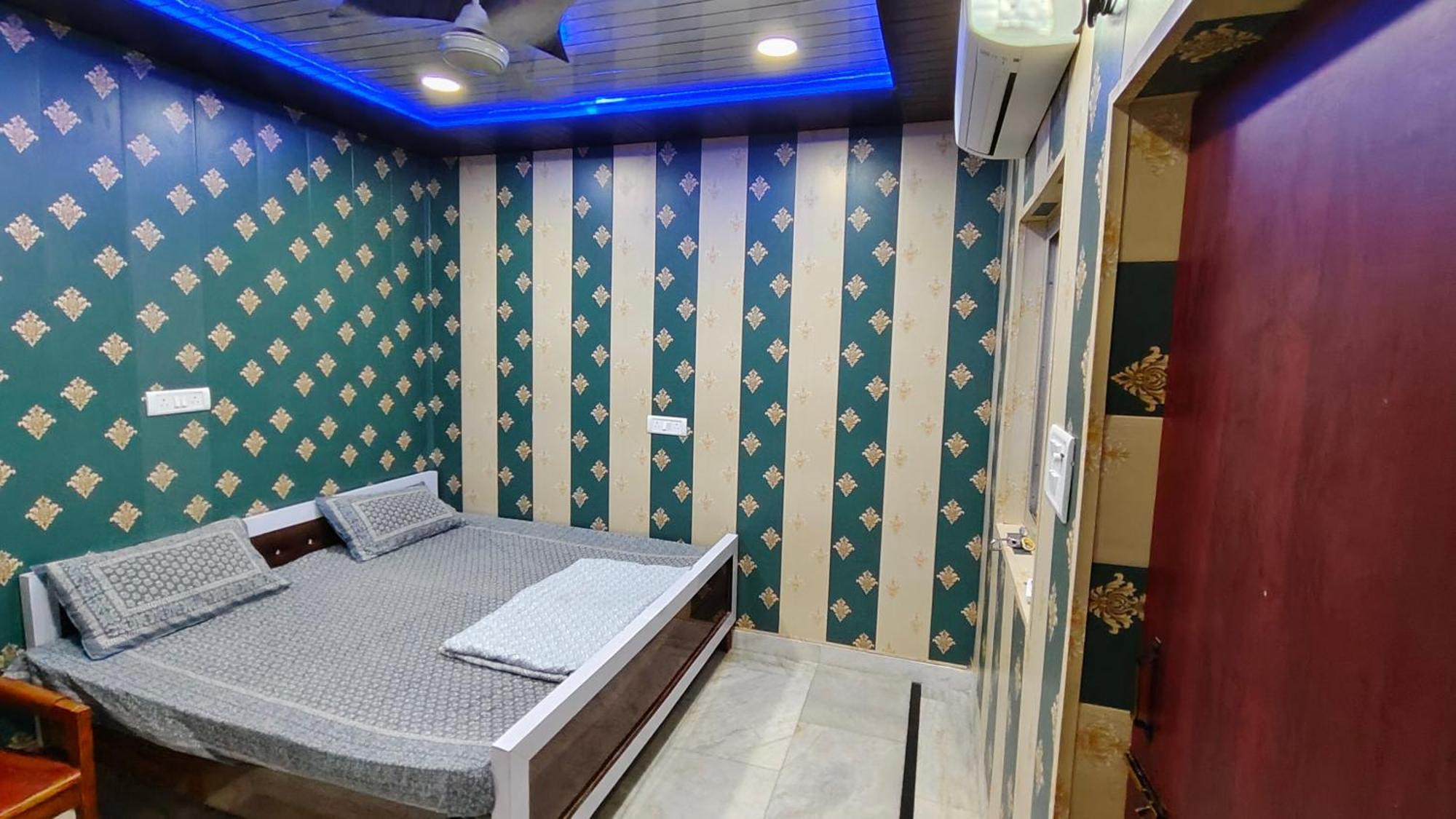 Hotel Raju Homestay Ayodhya 150 Meters From Shree Ram Janmbhoomi Temple 200 Meters From Ayodhya Dham Railway Station Exterior foto