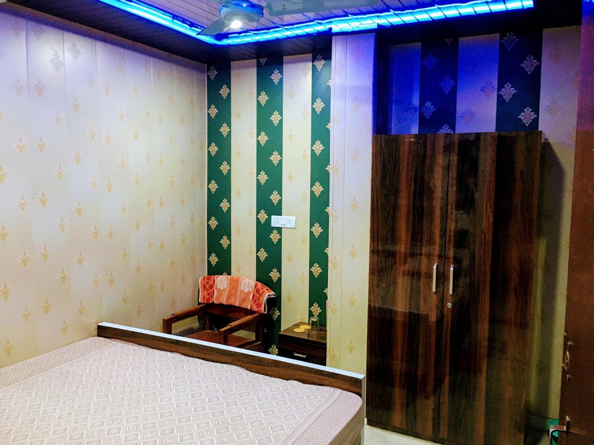 Hotel Raju Homestay Ayodhya 150 Meters From Shree Ram Janmbhoomi Temple 200 Meters From Ayodhya Dham Railway Station Exterior foto