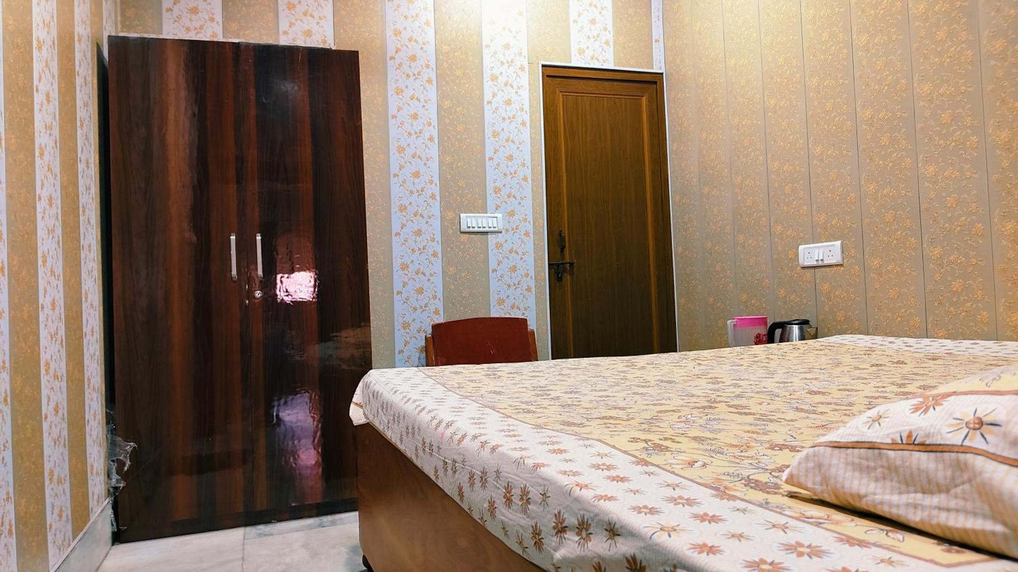 Hotel Raju Homestay Ayodhya 150 Meters From Shree Ram Janmbhoomi Temple 200 Meters From Ayodhya Dham Railway Station Exterior foto