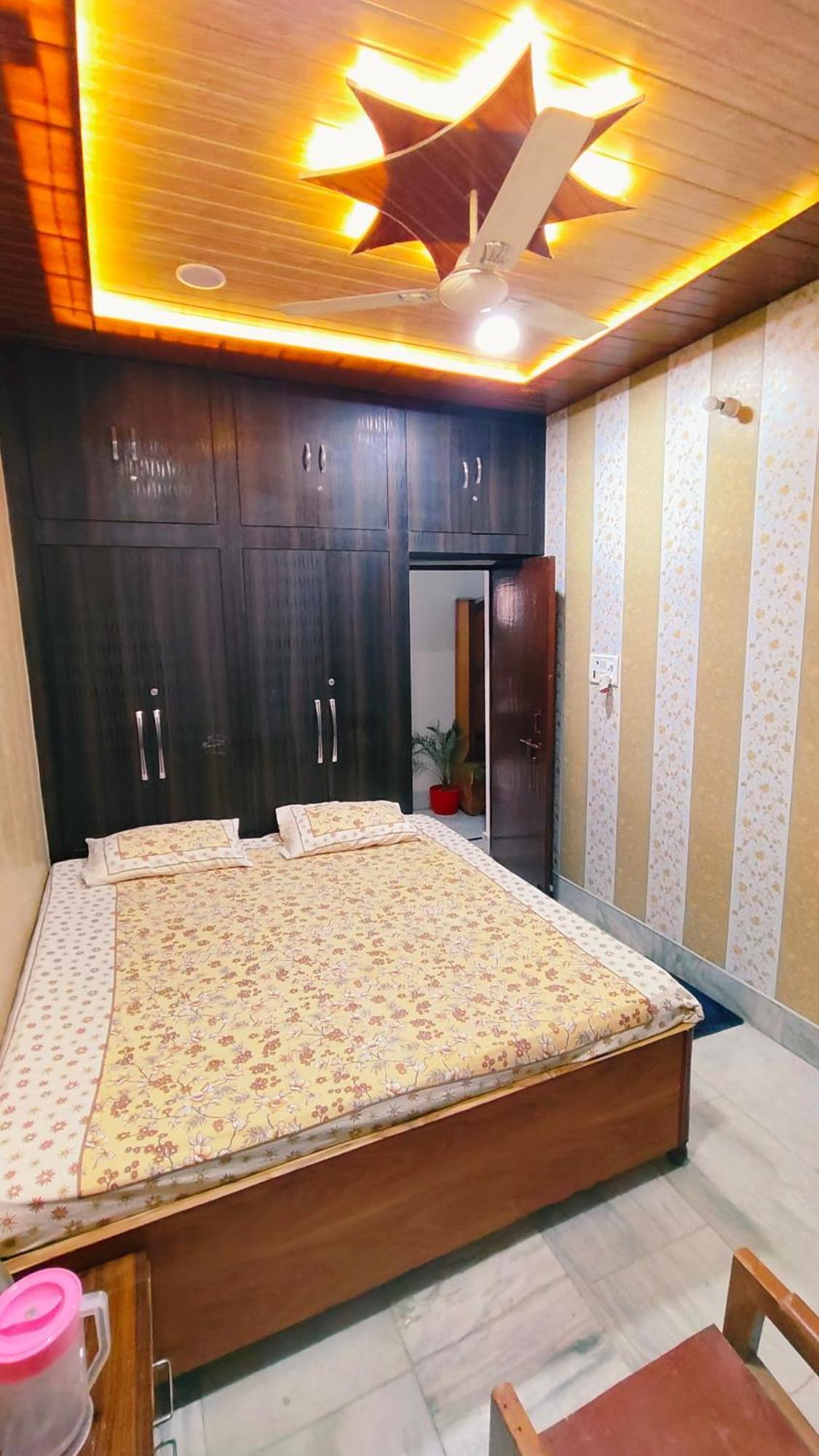 Hotel Raju Homestay Ayodhya 150 Meters From Shree Ram Janmbhoomi Temple 200 Meters From Ayodhya Dham Railway Station Exterior foto